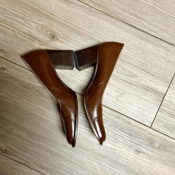 Gucci Women's Classic Brown Leather Heels - Picture 5 of 7